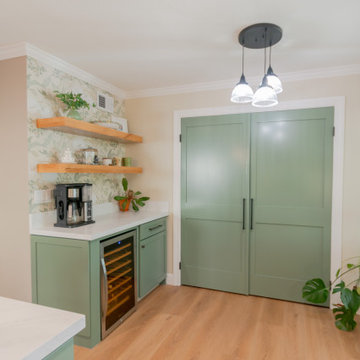 Cottage Green Kitchen: A Refined Blend of Contemporary and Nostalgic Design