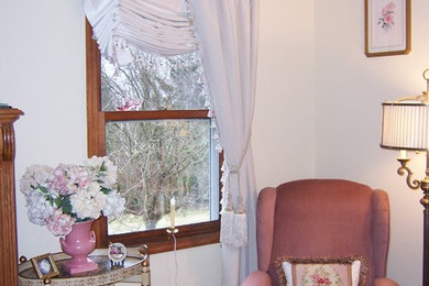 Bedroom - traditional bedroom idea in Philadelphia