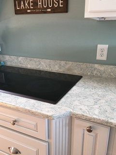 Does anyone have Montgomery Cambria countertops?