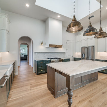 Spanish: 3,430 ft², 4 BR/3.5 BA/1 ST