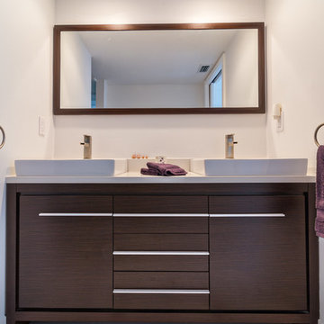 Contemporary guest bathroom