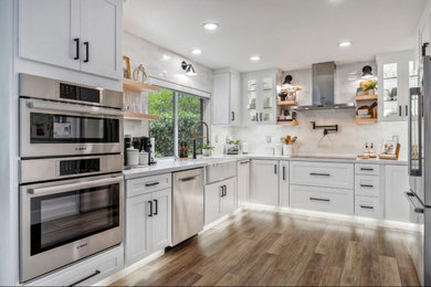 Trendy kitchen photo in Orange County