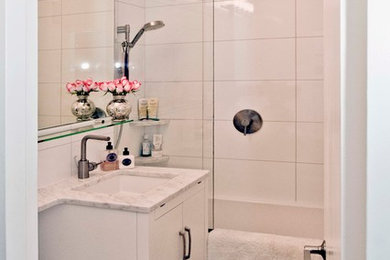 Bathroom - contemporary bathroom idea in New York
