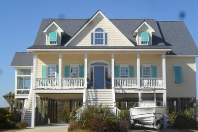 Island style exterior home photo in Chicago