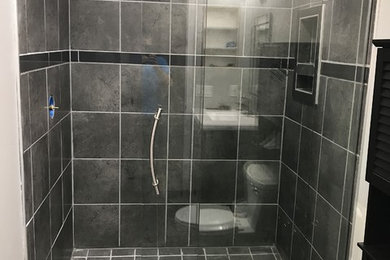 Minimalist bathroom photo in Calgary