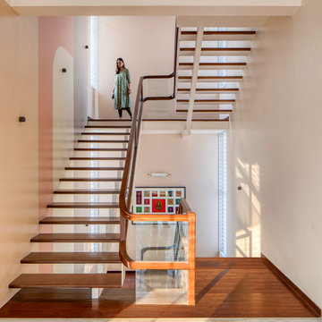Staircase with a sense of fluidity