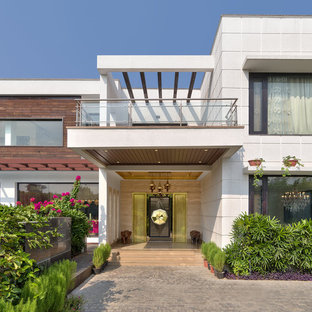 他の地域のエクレクティックスタイルのおしゃれな家の外観の写真