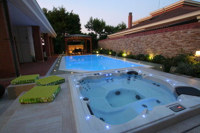Immagine di una piscina contemporanea