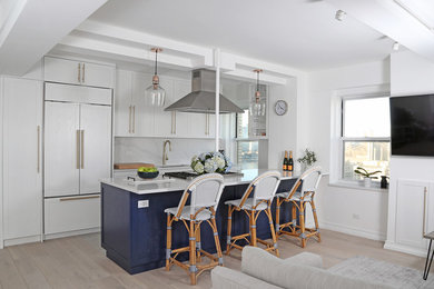Mid-sized country single-wall porcelain tile and beige floor eat-in kitchen photo in New York with an undermount sink, shaker cabinets, white cabinets, quartz countertops, white backsplash, marble backsplash, stainless steel appliances and an island