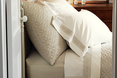 Inspiration for a timeless bedroom remodel in Chicago