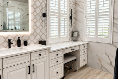 Bathroom - modern bathroom idea in Tampa