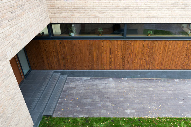 Современный Фасад дома by Gikalo Kuptsov Architects