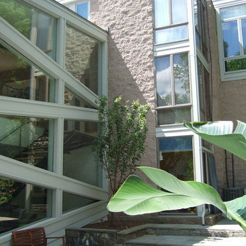 Greenwich modern home with Le Corbusier Villa Savoye inspired ramp