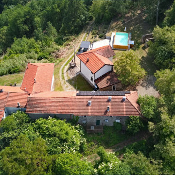 Benvenuti a Sessame: Il tuo borgo privato con piscina nel cuore del Piemonte