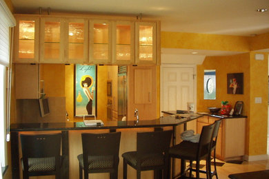 Elegant kitchen photo in St Louis