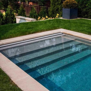 Hinsdale, IL Swimming Pool with attached hot tub