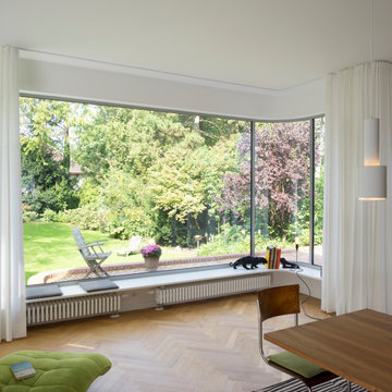 Villa mit Holzanbau