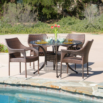 Elegant Outdoor Yard with 5pc Dining Set