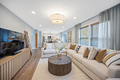 Living room photo in Cincinnati