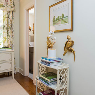 Terrell Hills Classic Guest Room