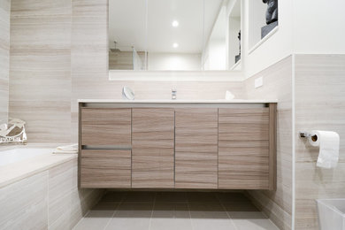 Bathroom - contemporary bathroom idea in New York