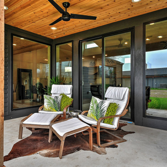 Minimalist porch idea in Austin
