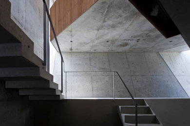 Inspiration for a mid-sized modern staircase in Osaka.