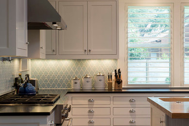 Kitchen - kitchen idea in Austin