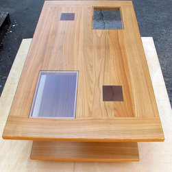 Table basse vitr&eacute;e en merisier et noyer - Coffee Tables
