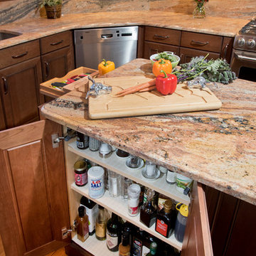 Vail Golf Course Townhomes - Traditional Cherry Kitchen