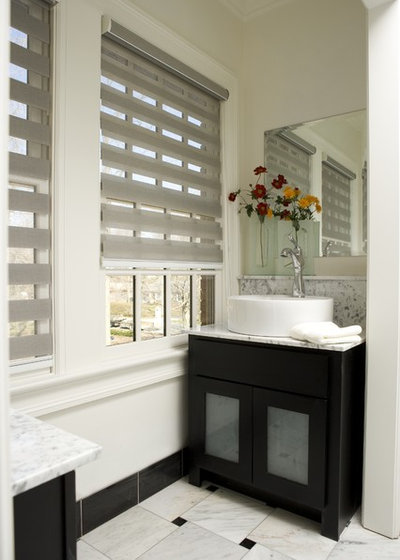 Современный Ванная комната by Total Window, Inc.