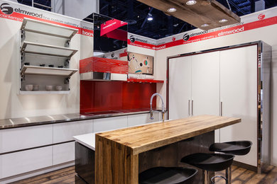 Example of a trendy kitchen design in Toronto