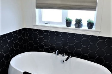 This is an example of a contemporary bathroom in Edmonton.