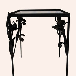 Iris Table - Products