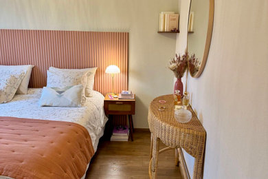 マルセイユにあるミッドセンチュリースタイルのおしゃれな寝室