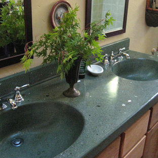 Bäder mit Beton-Waschbecken/Waschtisch und grüner Waschtischplatte