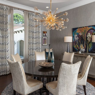 アトランタのコンテンポラリースタイルのおしゃれな独立型ダイニング (グレーの壁、濃色無垢フローリング、茶色い床) の写真