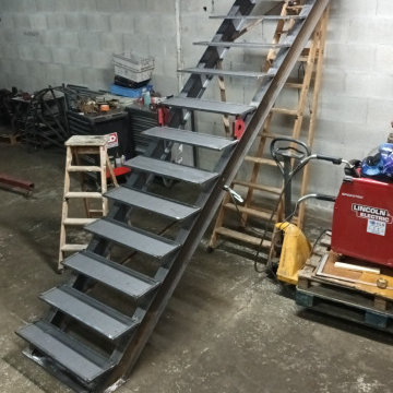 Escalier industriel + garde-corps en acier