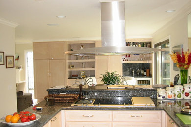 Eat-in kitchen - small contemporary u-shaped eat-in kitchen idea in San Francisco with flat-panel cabinets, light wood cabinets, quartz countertops, black backsplash, stone slab backsplash, stainless steel appliances and a peninsula