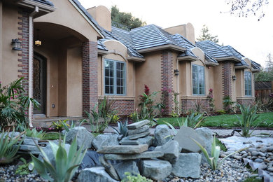 Example of a transitional exterior home design in San Francisco
