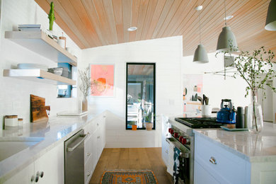 Example of a kitchen design in Portland