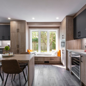 Contemporary two tone Kitchen Wood and Matte Black Acryl