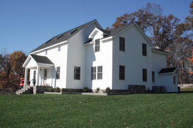 Example of a farmhouse home design design in New York