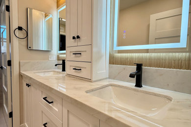 Example of a minimalist bathroom design in San Diego