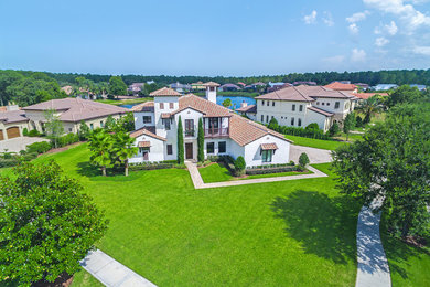 Example of an exterior home design in Jacksonville