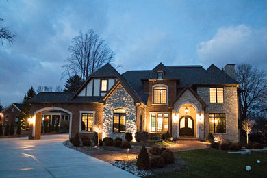 Mid-sized traditional two-story mixed siding exterior home idea in Cincinnati with a shingle roof
