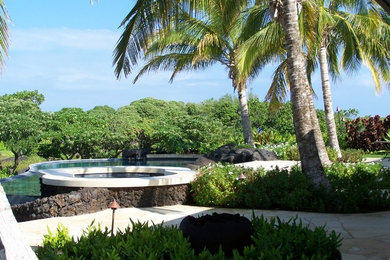 ハワイにあるトロピカルスタイルのおしゃれな住まいの写真