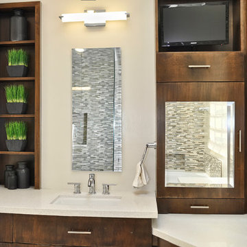 Master Bathroom Double Sinks and Make-up Vanity