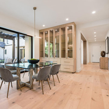 Home-Made in Open-Space Dining Room