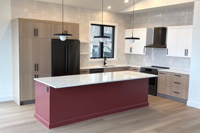 Example of a mid-sized trendy l-shaped vinyl floor, multicolored floor and shiplap ceiling open concept kitchen design in Ottawa with an undermount sink, flat-panel cabinets, red cabinets, quartz countertops, gray backsplash, porcelain backsplash, black appliances, an island and white countertops